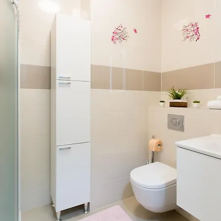 Iris Private Parking Apartment
