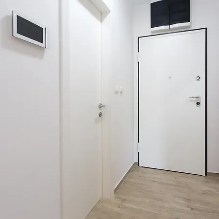 Iris Private Parking דירה