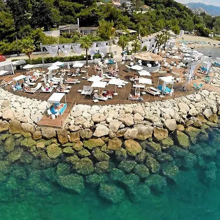 Iris Private Parking Апартаменты