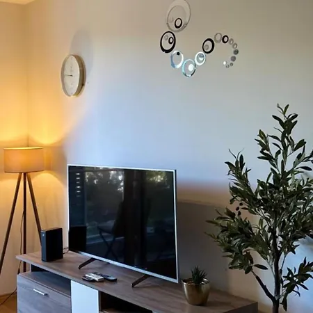 Апартаменты Iris Private Parking